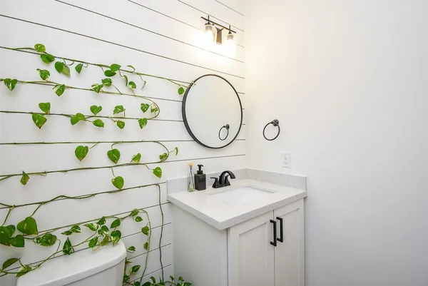 $4,200 | 918 West 25th Street, Unit E, Houston, TX 77008