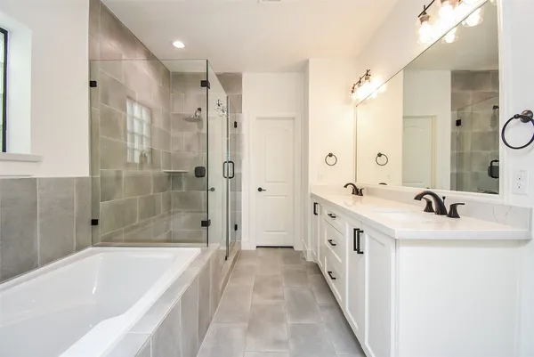 $4,200 | 918 West 25th Street, Unit E, Houston, TX 77008