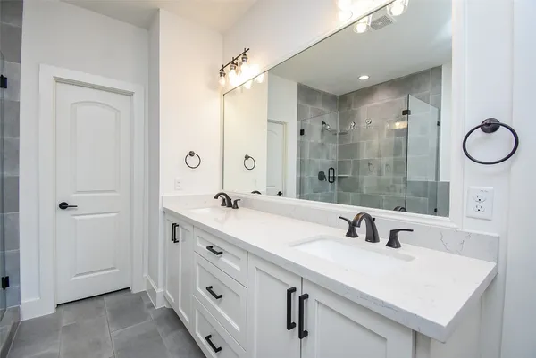 $4,200 | 918 West 25th Street, Unit E, Houston, TX 77008