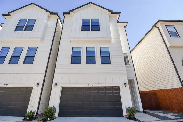$4,200 | 918 West 25th Street, Unit E, Houston, TX 77008