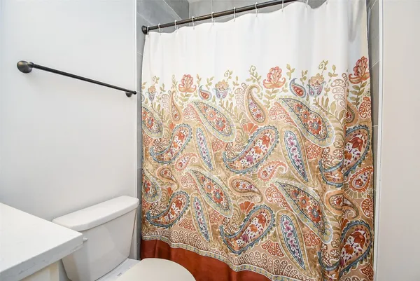 $4,200 | 918 West 25th Street, Unit E, Houston, TX 77008