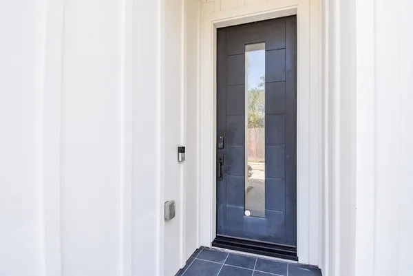 $4,200 | 918 West 25th Street, Unit E, Houston, TX 77008