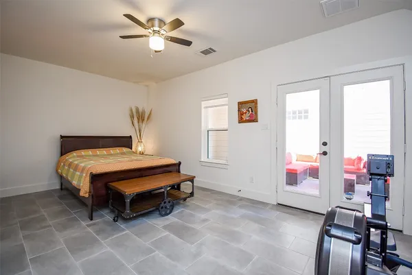 $4,200 | 918 West 25th Street, Unit E, Houston, TX 77008