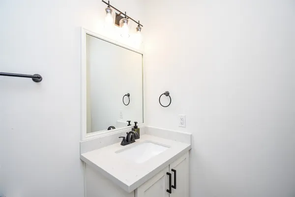 $4,200 | 918 West 25th Street, Unit E, Houston, TX 77008