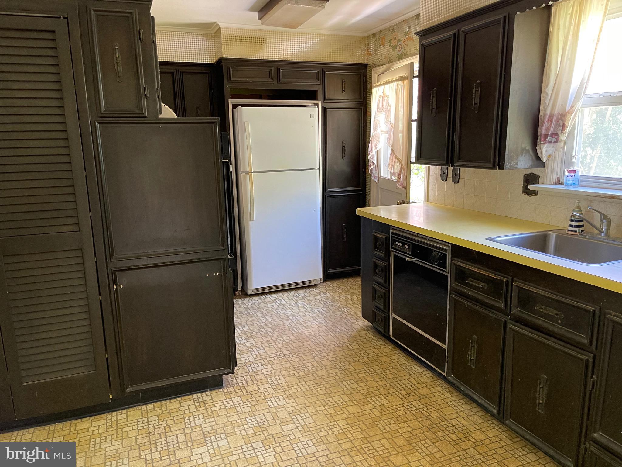 1222 Daves Road Edgewater, MD 21037 - Photo 6 of 33 Kitchen