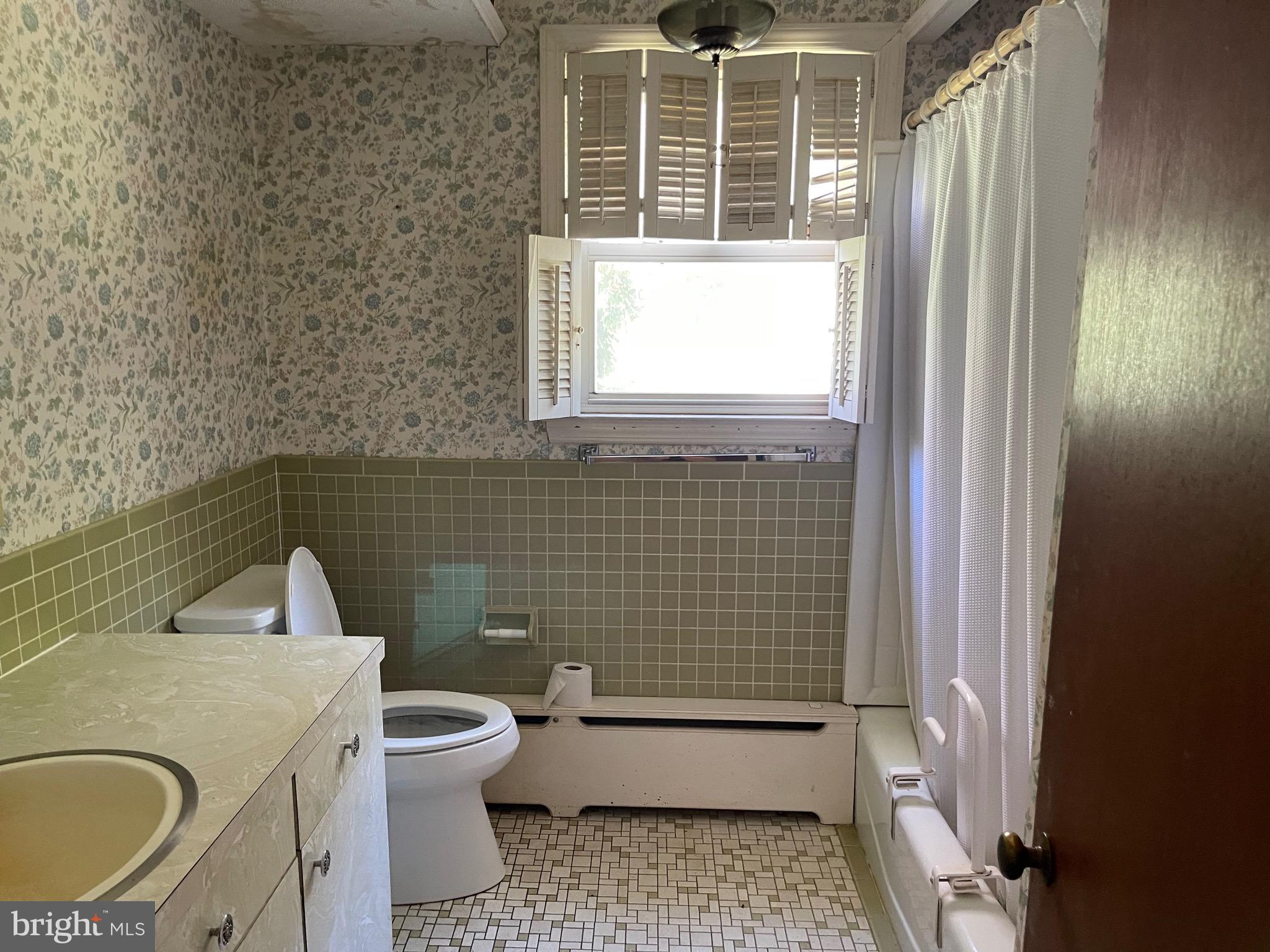1222 Daves Road Edgewater, MD 21037 - Photo 8 of 33 1st Floor Full Bath