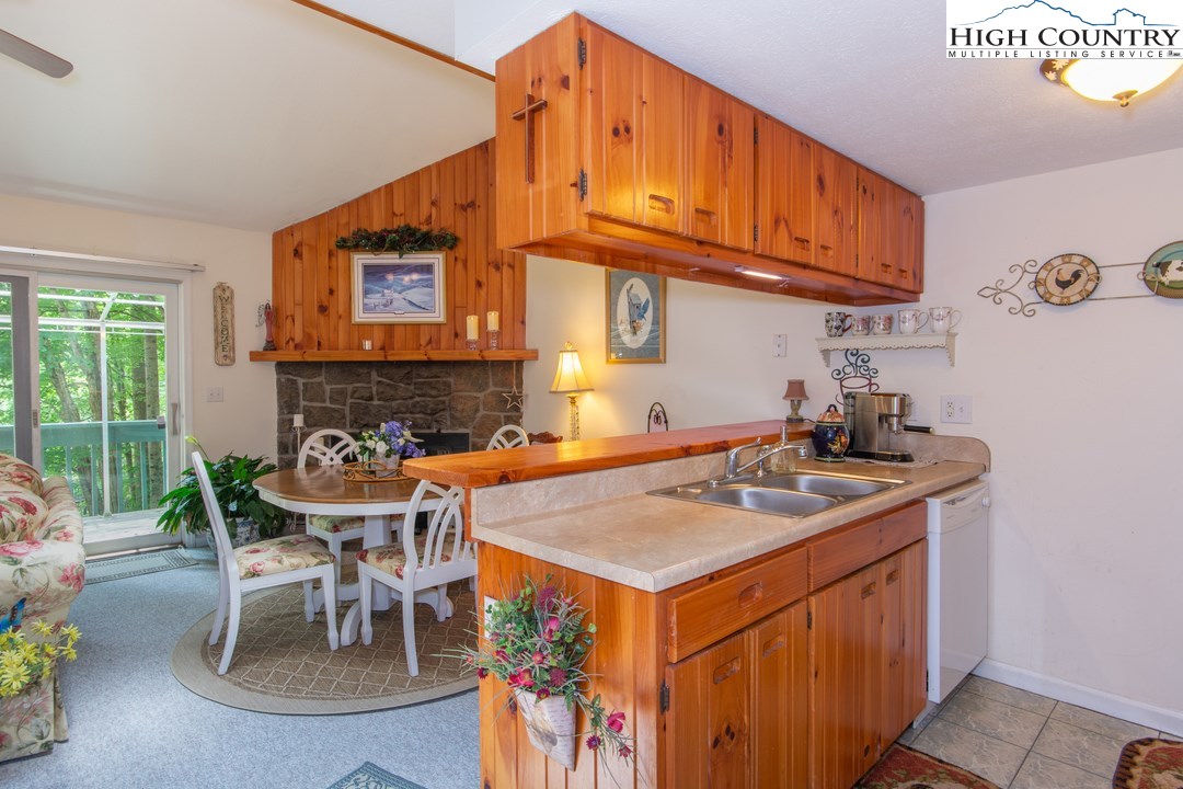 157 South Slope Loop, Unit M4 Banner Elk, NC 28604 - Photo 7 of 17 Gallery Image 7