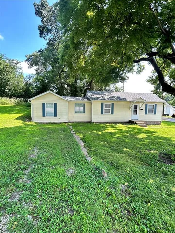 $108,000 | 615 North Old Highway 66, Bourbon, MO 65441