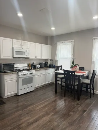 $3,400 | 86 Oak Street, Unit A, Waltham, MA 02453