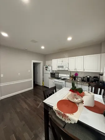 $3,400 | 86 Oak Street, Unit A, Waltham, MA 02453