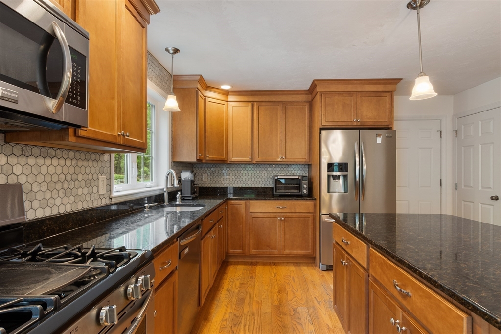 82 Lawrence Street Pepperell, MA 01463 - Photo 8 of 42
