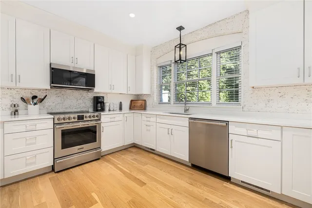 $5,000 | 8 Brenton Road, Unit 2, Newport, RI 02840