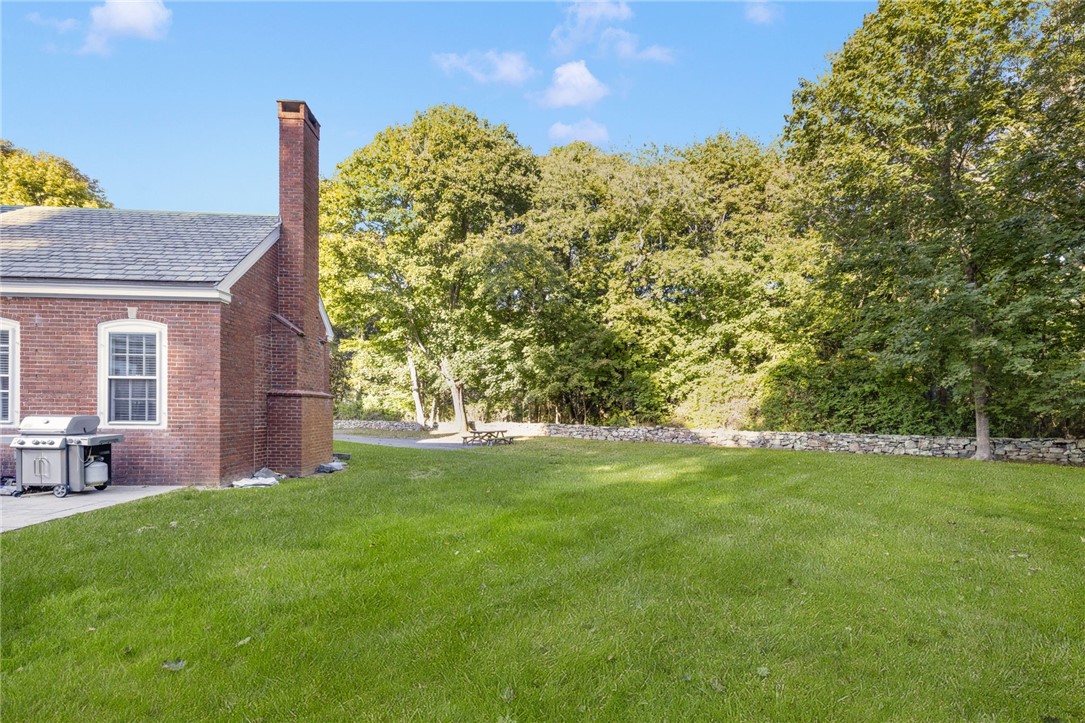 8 Brenton Road, Unit 2 Newport, RI 02840 - Photo 31 of 36