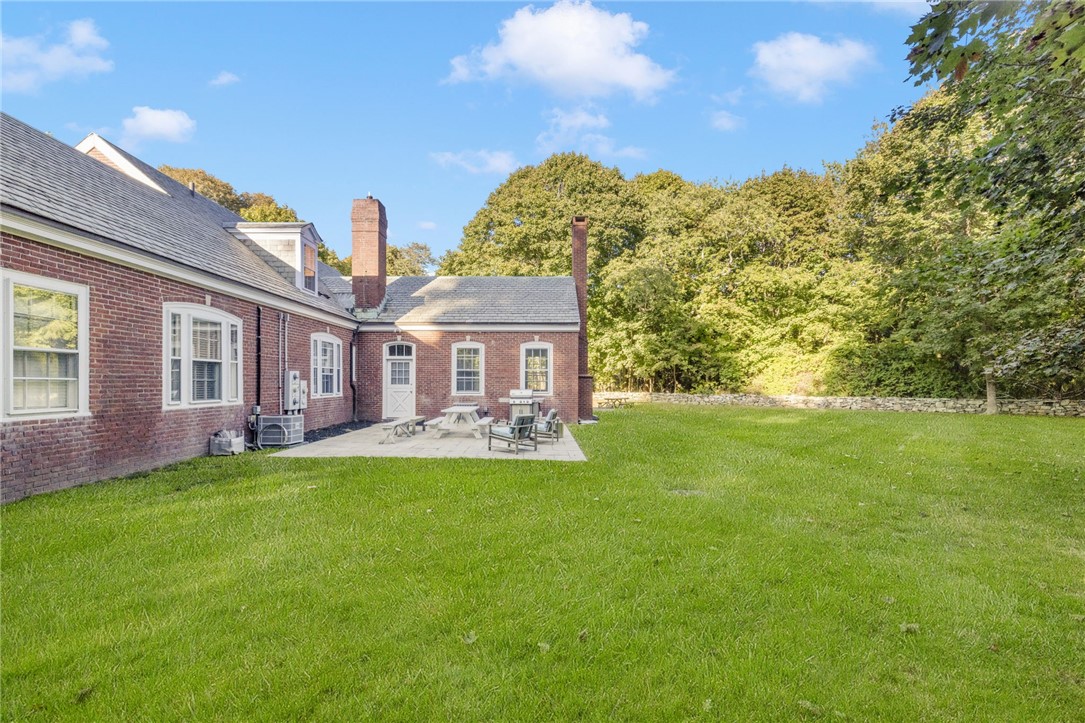 8 Brenton Road, Unit 2 Newport, RI 02840 - Photo 32 of 36