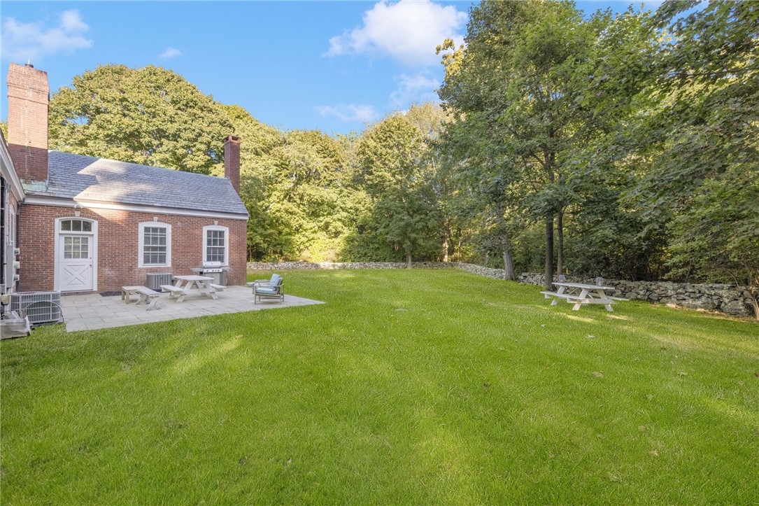 8 Brenton Road, Unit 2 Newport, RI 02840 - Photo 33 of 36