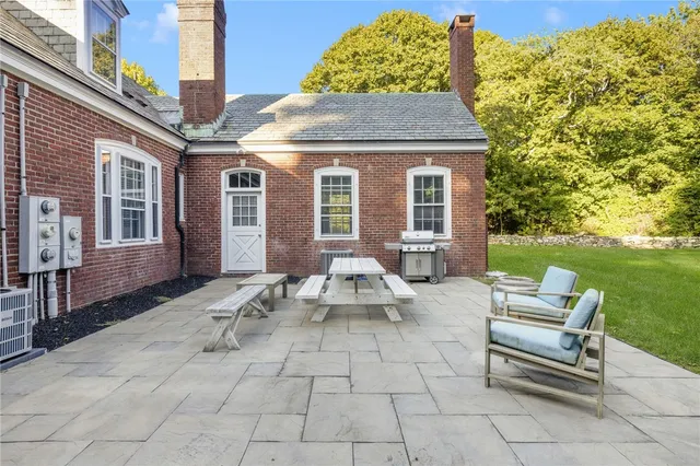 $5,000 | 8 Brenton Road, Unit 2, Newport, RI 02840