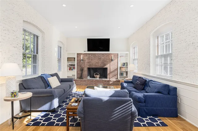 $5,000 | 8 Brenton Road, Unit 2, Newport, RI 02840