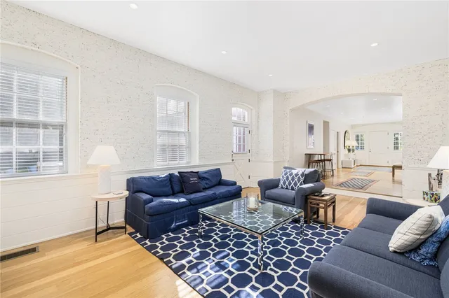 $5,000 | 8 Brenton Road, Unit 2, Newport, RI 02840