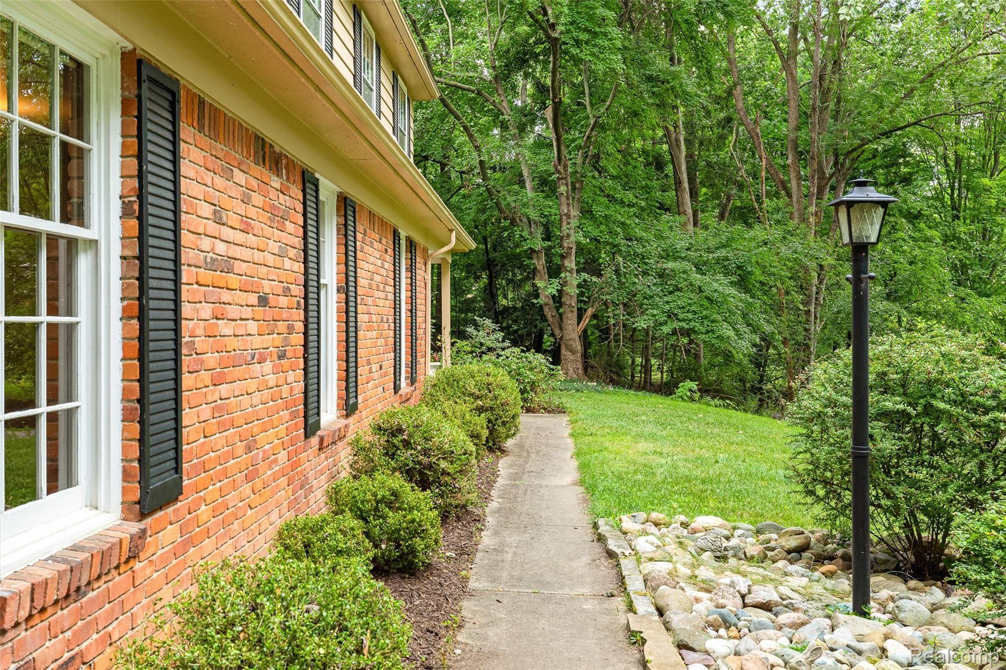 2504 New England Drive Rochester, MI 48309 - Photo 22 of 47 MarkG_NewEnglandRH_22.jpg