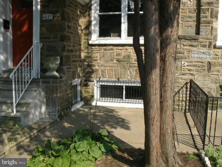 6237 Old York Road Philadelphia, PA 19141 - Photo 22 of 24 Patio