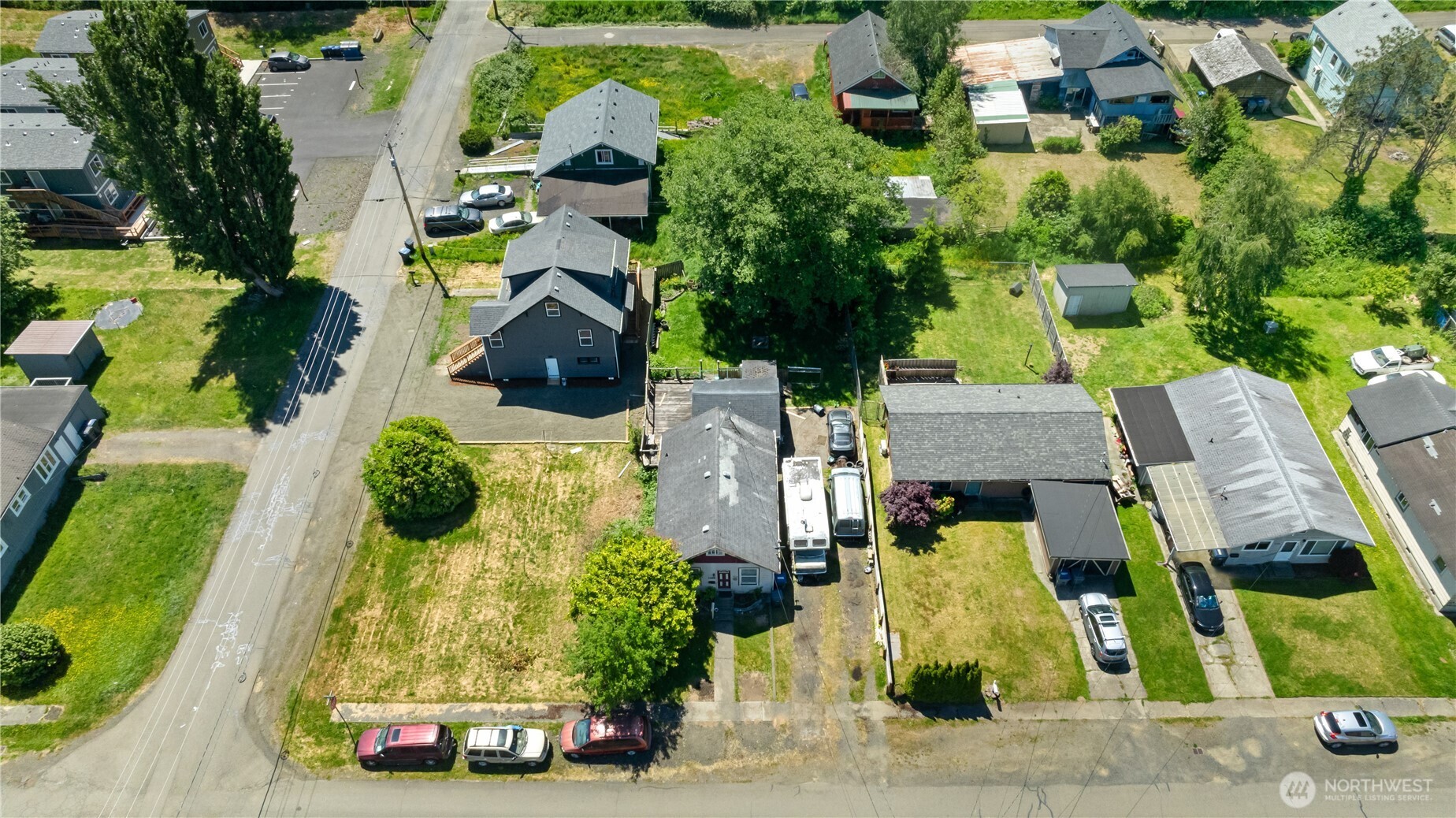 1105 West Perry Street Aberdeen, WA 98520 - Photo 13 of 20 an aerial view of multiple houses with yard