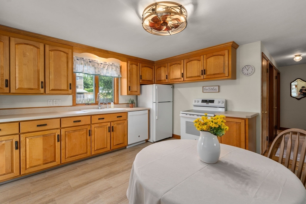 1534 Donohue Road Chicopee, MA 01020 - Photo 4 of 33