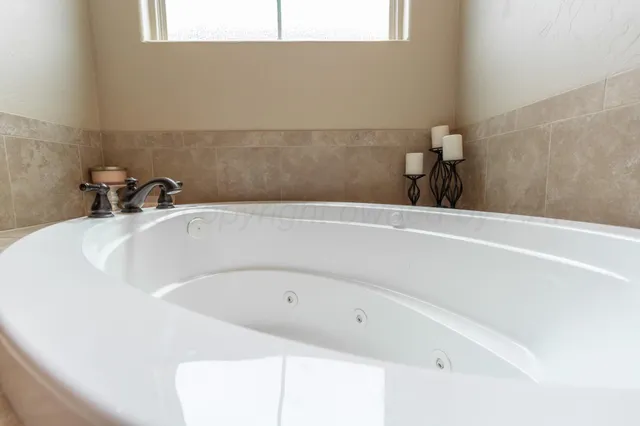 $718,900 | 6402 Parkwood Place, Amarillo, TX 79119