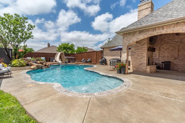 $718,900 | 6402 Parkwood Place, Amarillo, TX 79119