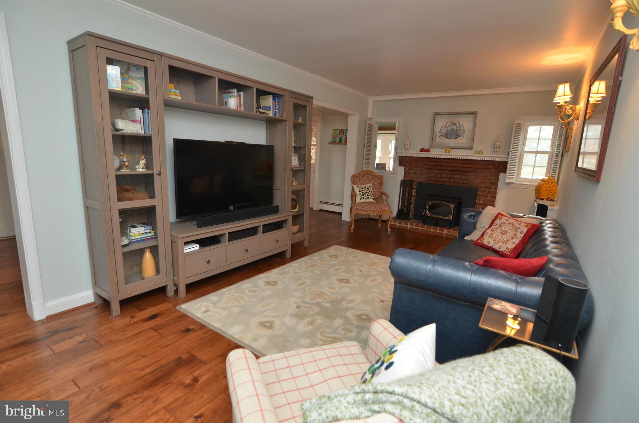 6009 Wilton Road Alexandria, VA 22310 - Photo 5 of 30 Living Room