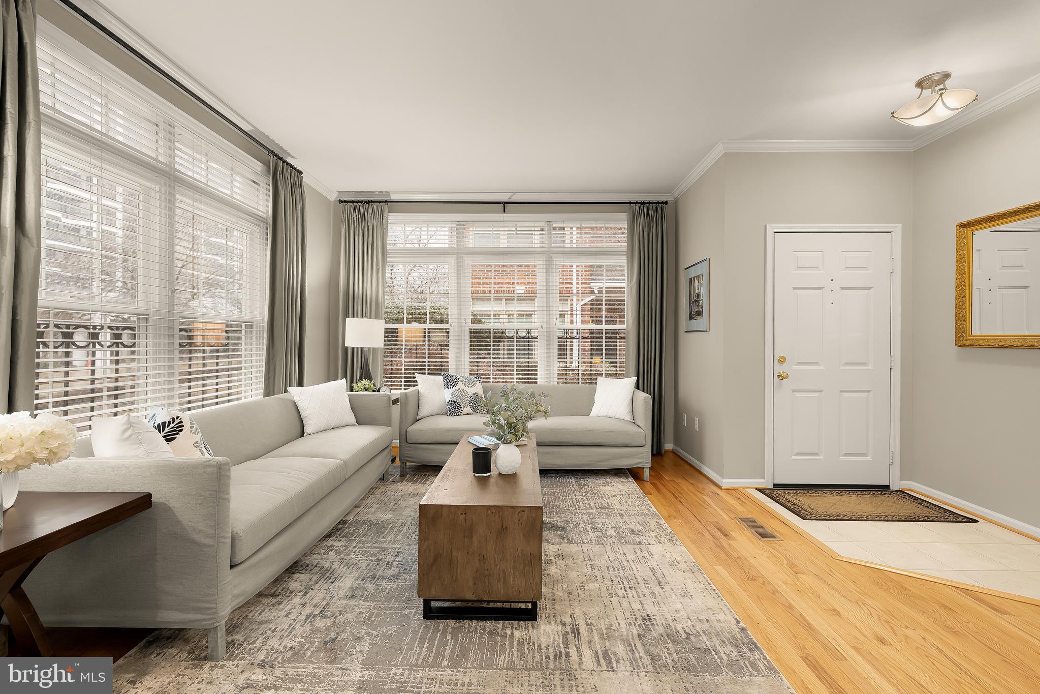 1503 North Colonial Terrace Arlington, VA 22209 - Photo 7 of 37 Living Room