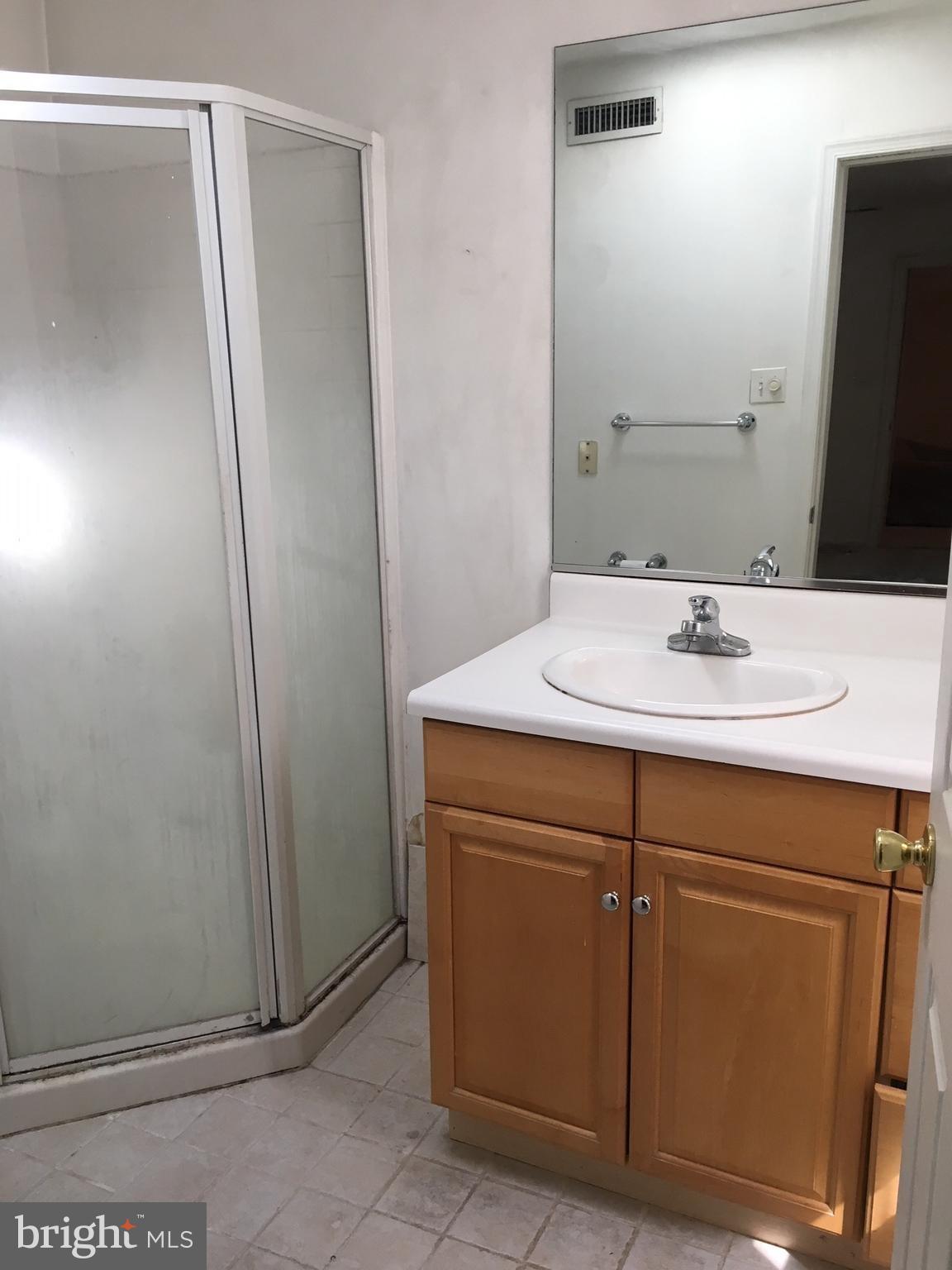 335 South Ann Street Baltimore, MD 21231 - Photo 7 of 7 Bath