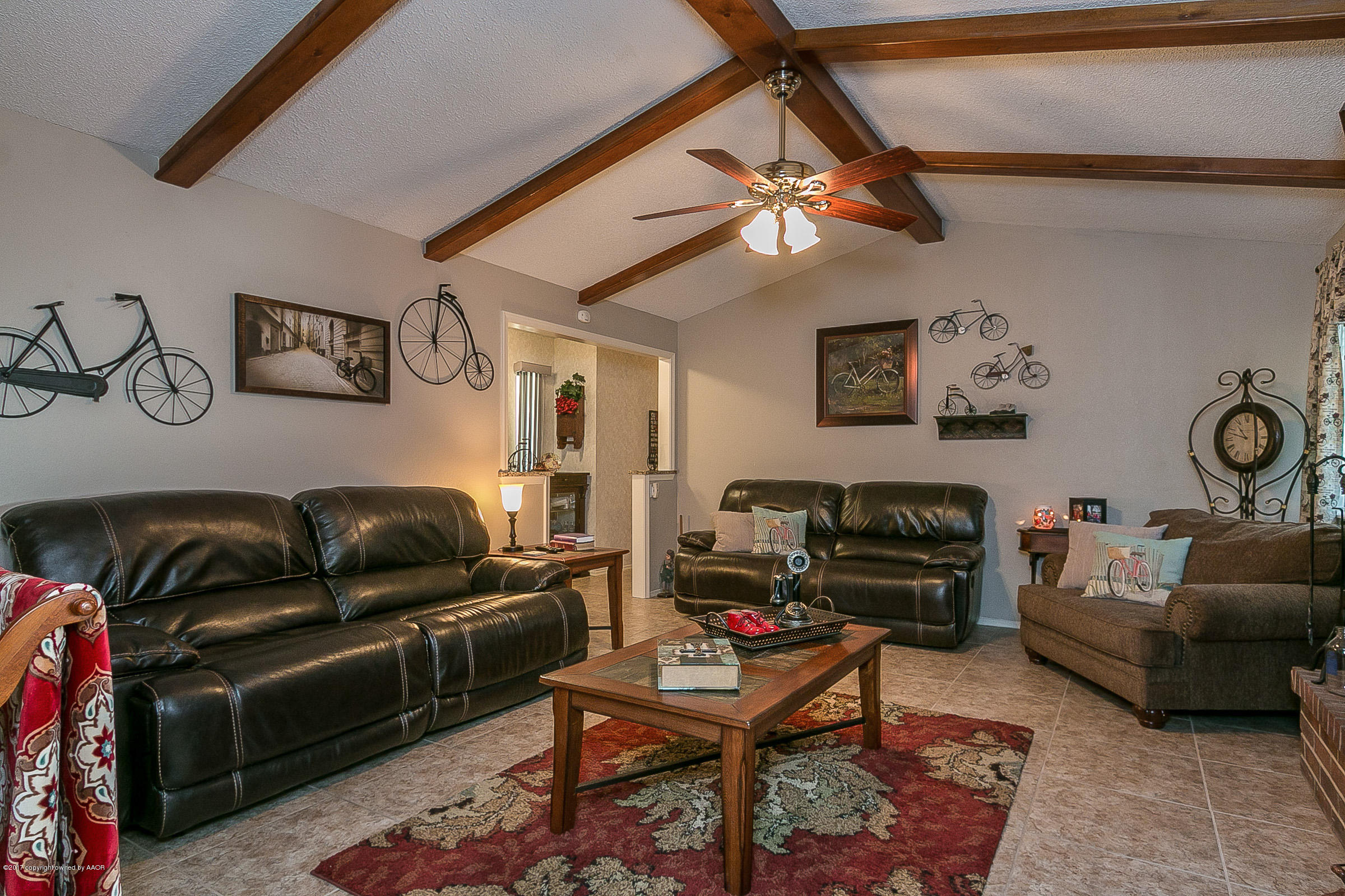 8208 Indian Trail Amarillo, TX 79110 - Photo 4 of 21 Living Room