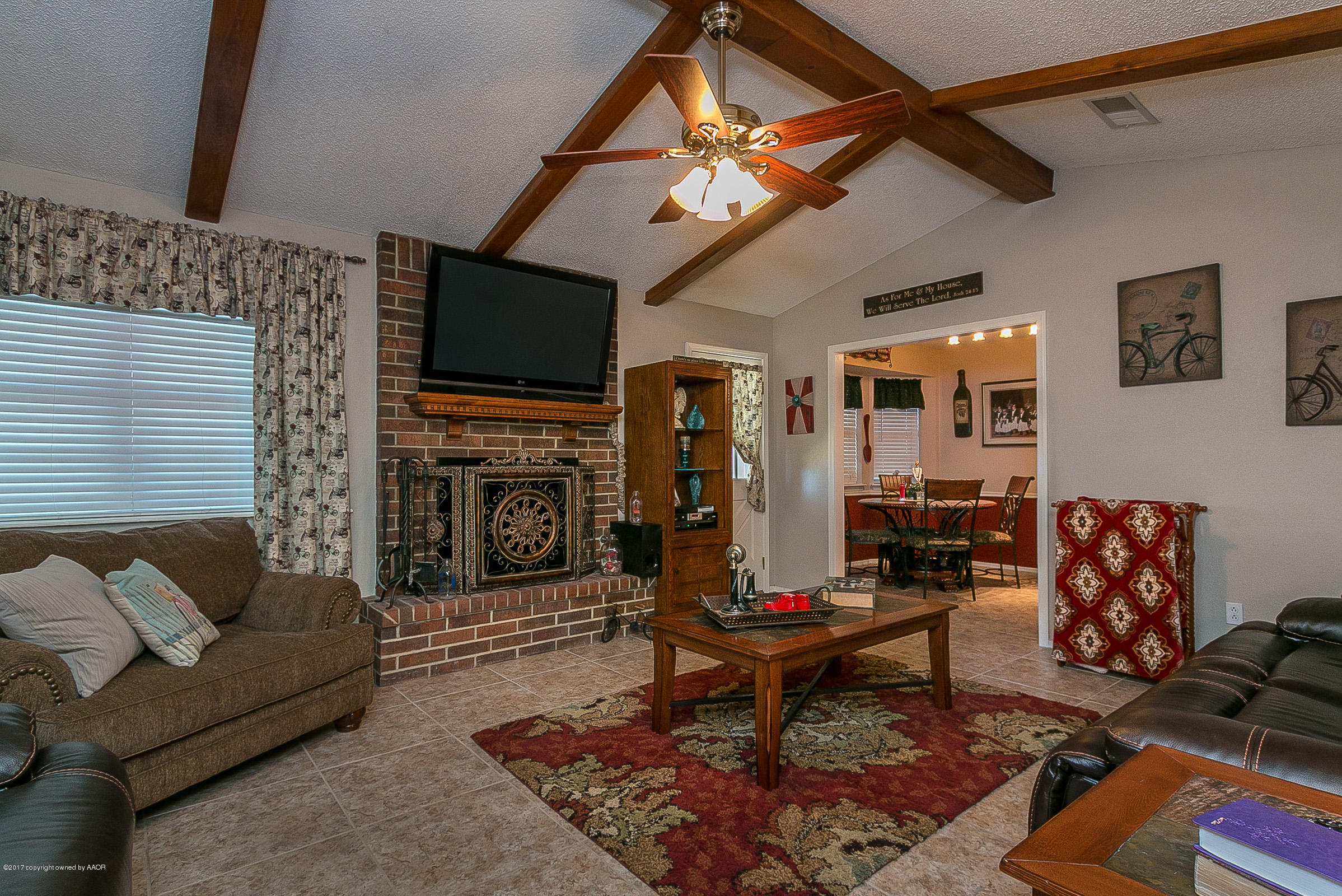 8208 Indian Trail Amarillo, TX 79110 - Photo 5 of 21 Living Room