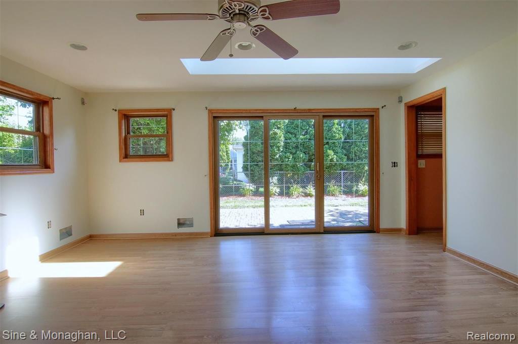 1536 Cook Road Grosse Pointe Woods, MI 48236 - Photo 8 of 39