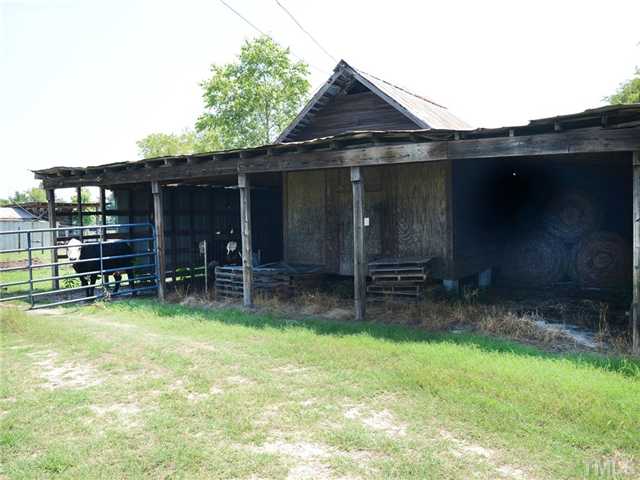 156 Bear Road Dunn, NC 28334 - Photo 8 of 17 Barn for horses