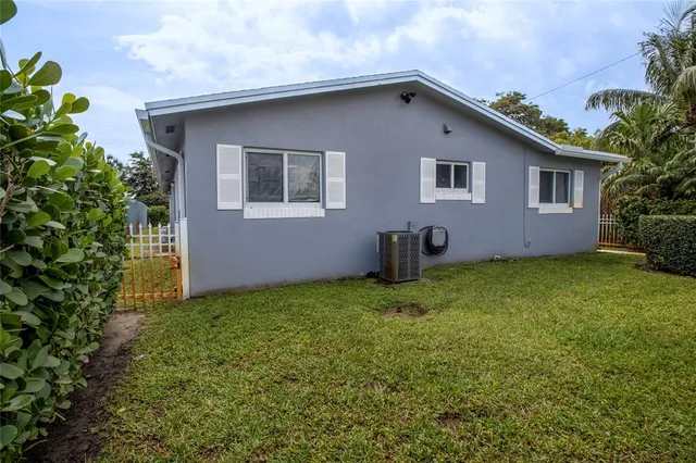 $2,000 | 2432 Sherman Street, Unit B, Hollywood, FL 33020