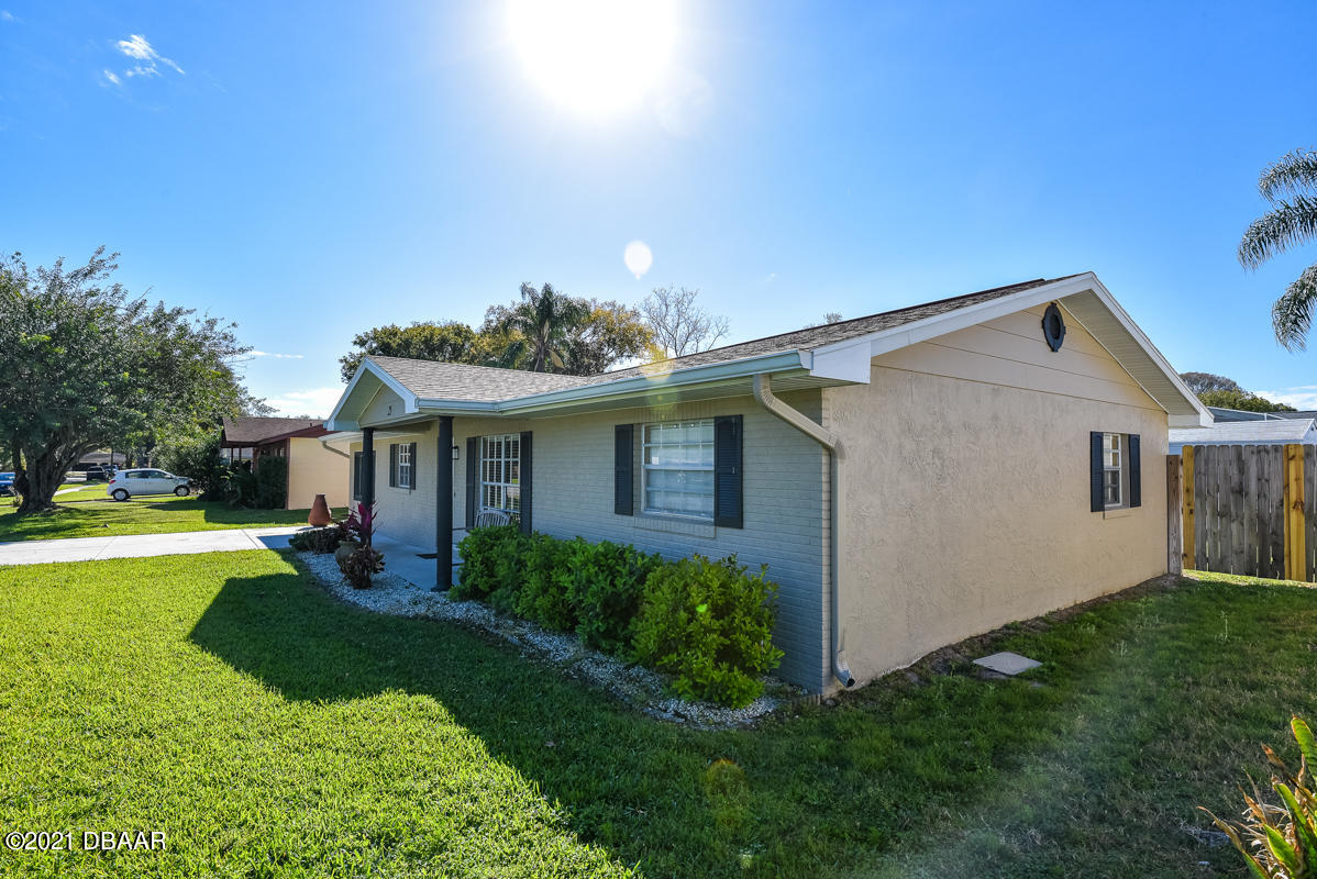 25 Tula Drive Port Orange, FL 32129 - Photo 6 of 49 a front view of a house with a yard