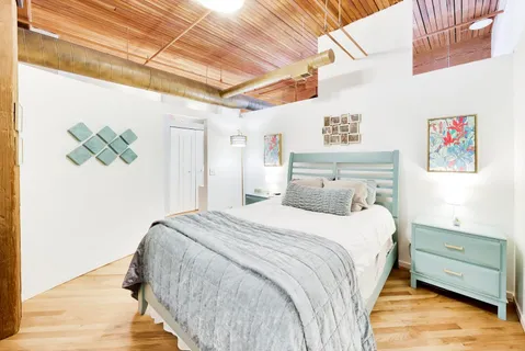 $325,000 | 550 North Kingsbury Street, Unit 422, Chicago, IL 60654