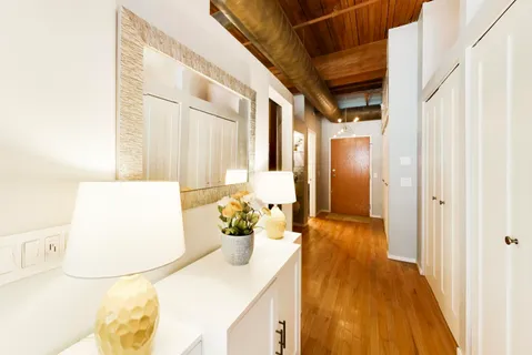 $325,000 | 550 North Kingsbury Street, Unit 422, Chicago, IL 60654