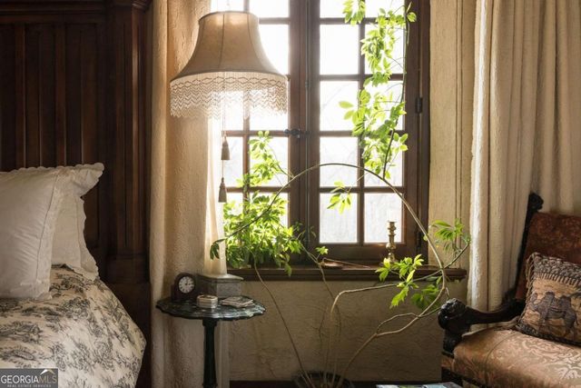 a view of living room washer and dryer