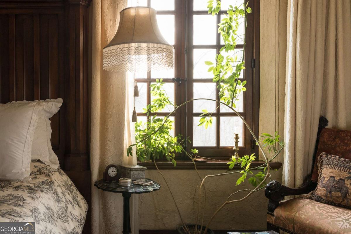 2100 West Wesley Road Northwest Atlanta, GA 30327 - Photo 30 of 53 a living room with furniture and a potted plant