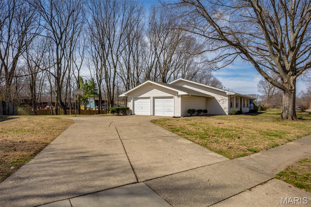 2900 West Lawrence Avenue Springfield, IL 62704 - Photo 2 of 33