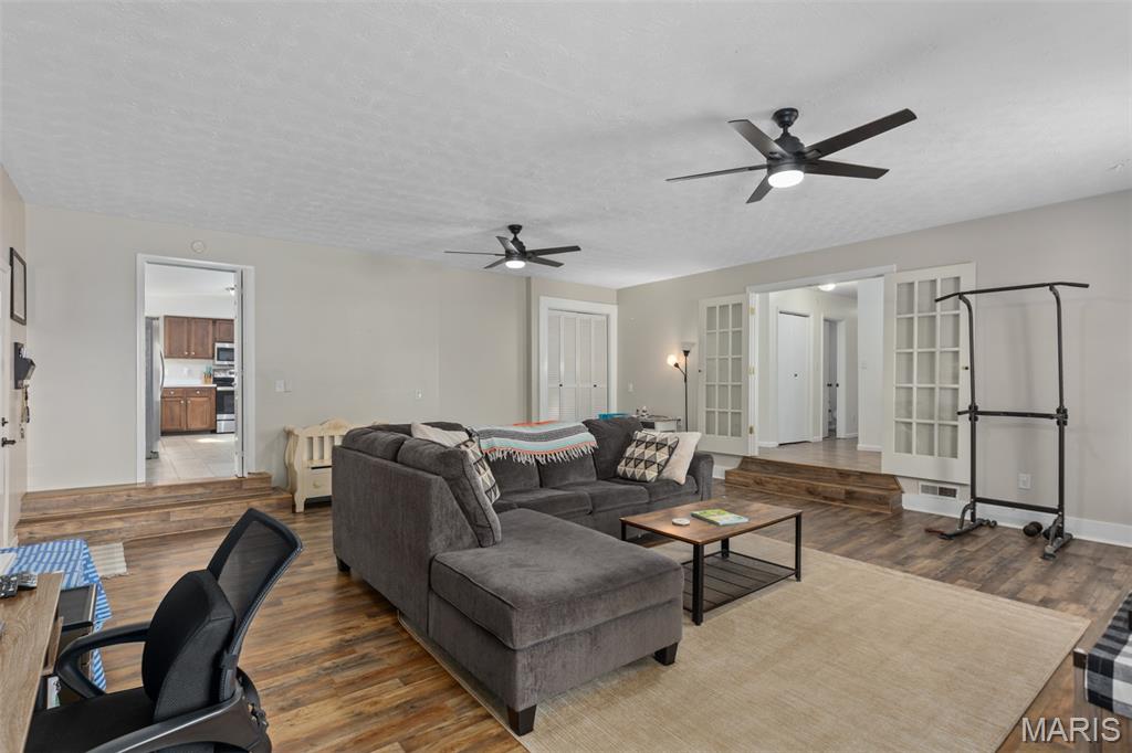 2900 West Lawrence Avenue Springfield, IL 62704 - Photo 10 of 33
