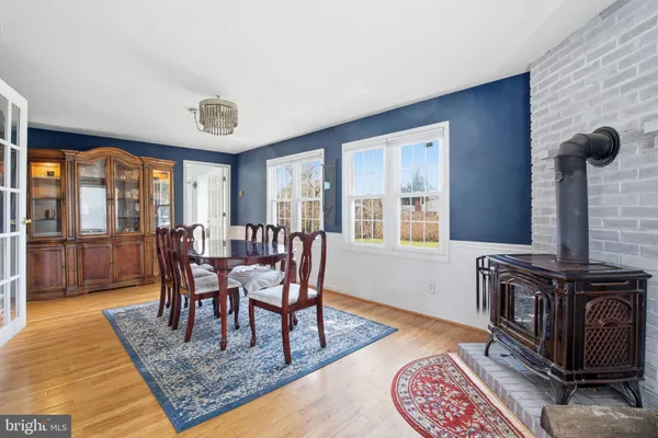 a view of a livingroom with furniture