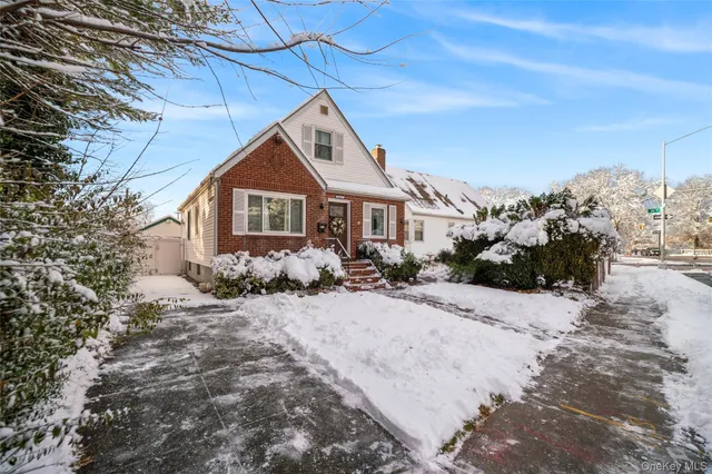 $829,000 | 84-12 Cross Island Parkway | Bellerose