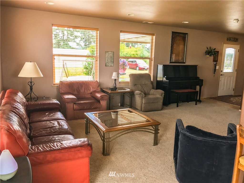 10434 Grove Road Southeast Yelm, WA 98597 - Photo 9 of 24 Gallery Image 9