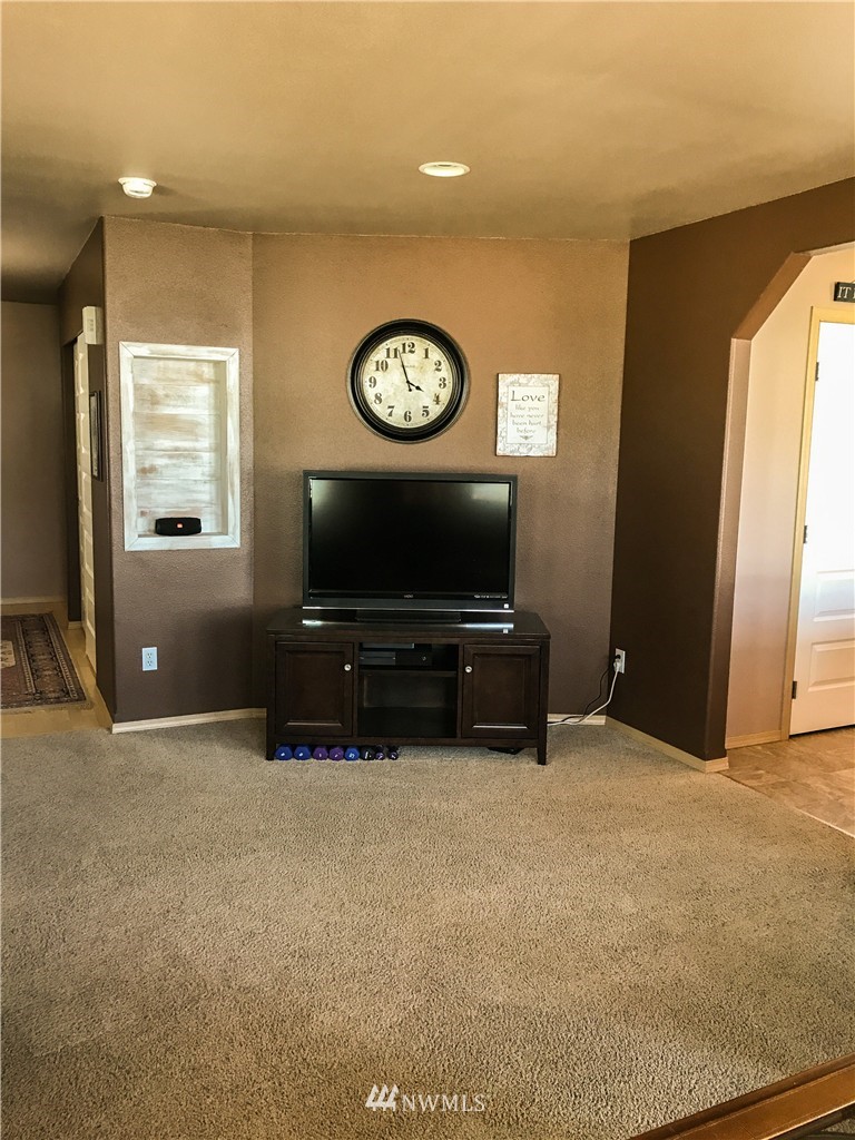 10434 Grove Road Southeast Yelm, WA 98597 - Photo 10 of 24 Gallery Image 10