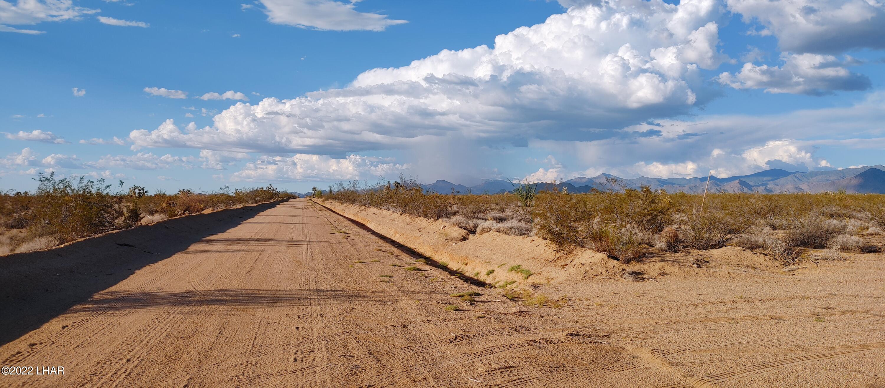 762 Roy Rogers Road Yucca, AZ 86438 - Photo 13 of 31 0911221733a_HDR