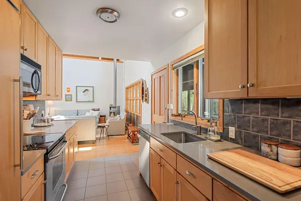 $1,299,000 | 13670 South Cottonwood Lane, Harbert, MI 49115