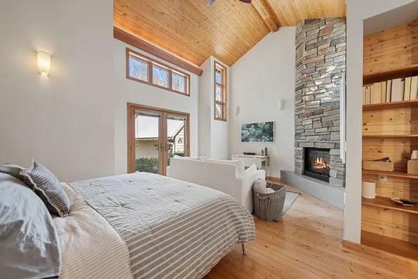 $1,299,000 | 13670 South Cottonwood Lane, Harbert, MI 49115
